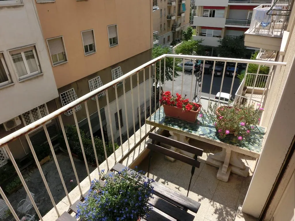 Villa Sciarra Rome 0*,